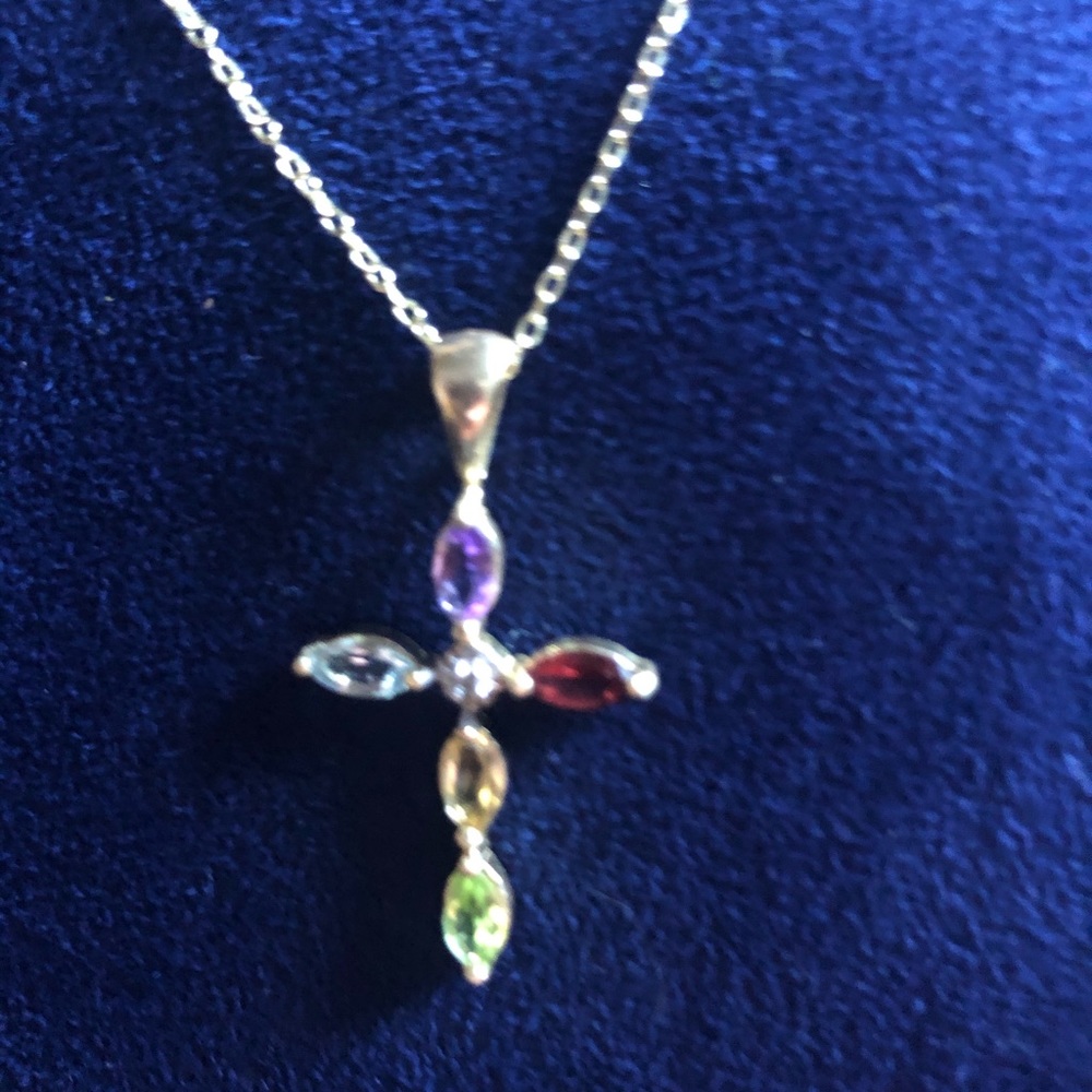 Cross necklace with chain